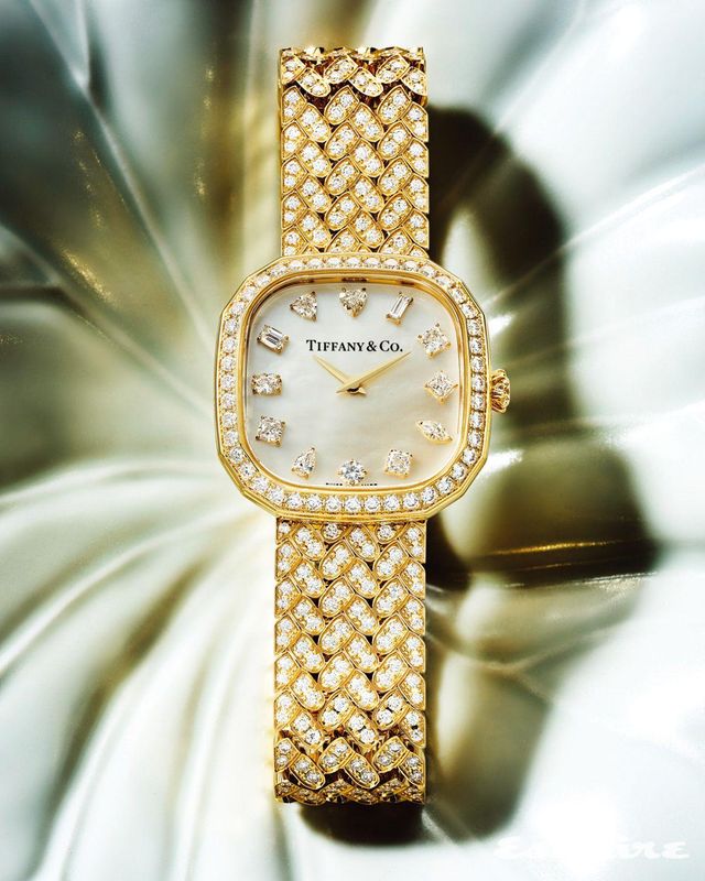 12개의 각기 다른 컷 다이아몬드를 인덱스로 세팅한 티파니 이터니티 다이아몬드 워치 가격 미정 티파니.