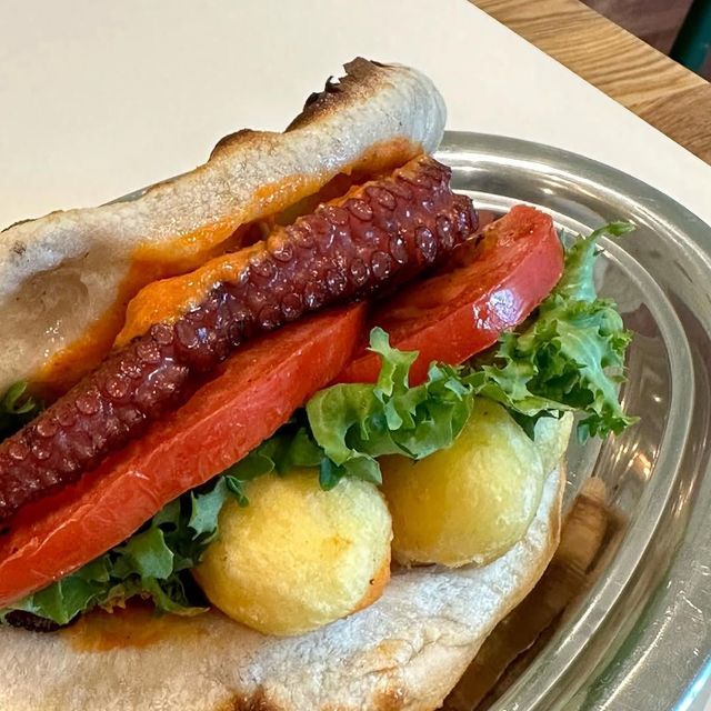 겨울엔 뜨끈한 화덕 샌드위치 '구위 브런치바' / 출처: 가게 SNS