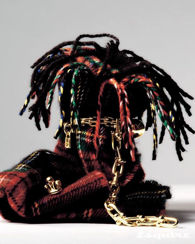 티파니 하드웨어 랩 네크리스, 티파니 하드웨어 라지 링크 브레이슬릿, 티파니 하드웨어 라지 링크 이어링 모두 가격 미정 티파니.