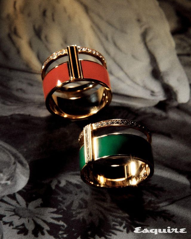 다이아몬드를 세팅한 베르베르 크로마틱 레드 래커 링, 베르베르 크로마틱 그린 래커 링 각 725만원 레포시.