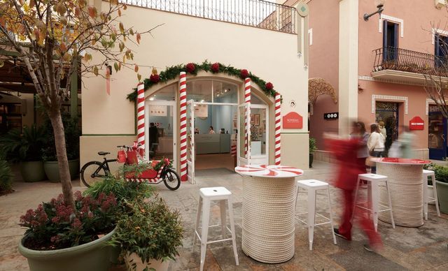 로카볼레스(Rocambolesc)의 팝업 스토어. 크리스마스 시즌 한정 제품 및 아이스크림, 디저트를 선보인다.