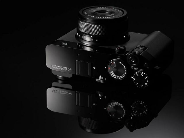 후지필름 GFX100RF 프라그먼트 에디션. (c) fujifilm-x.com
