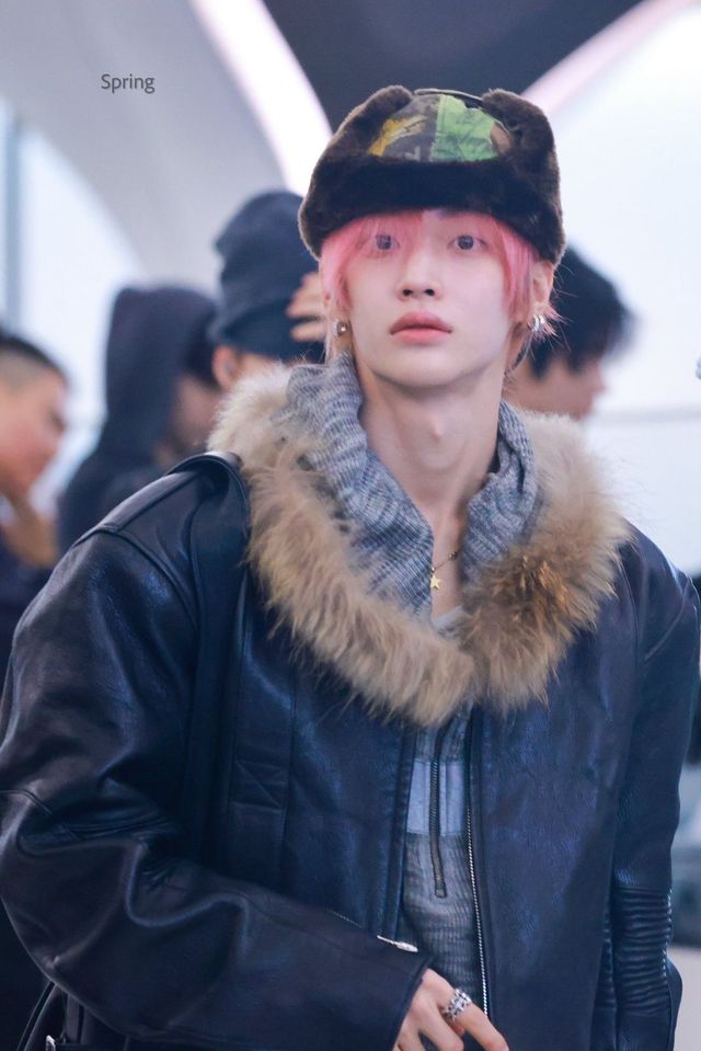 라이즈 원빈이 입은 '에이시네틱스' 퍼 후드 / 출처: X @Spring_WB