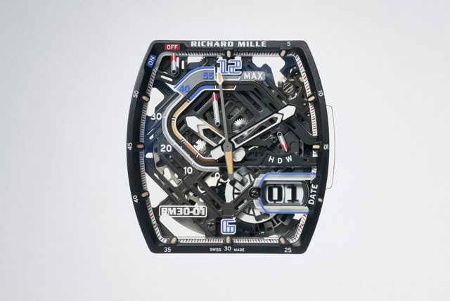 레이싱 트랙에서 영감을 받아 디자인 된 디스플레이 창/ 출처 : 브랜드 제공