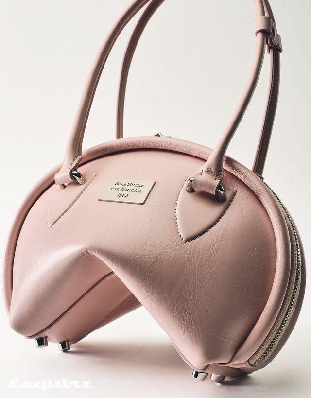 핑크 보우리나 미니 숄더백 250만원 아크네 스튜디오. 