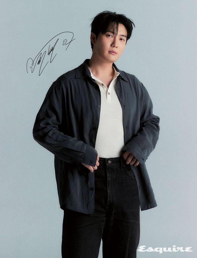 데님 팬츠 벨리에. 셔츠, 헨리넥 셔츠 모두 스타일리스트 소장품.