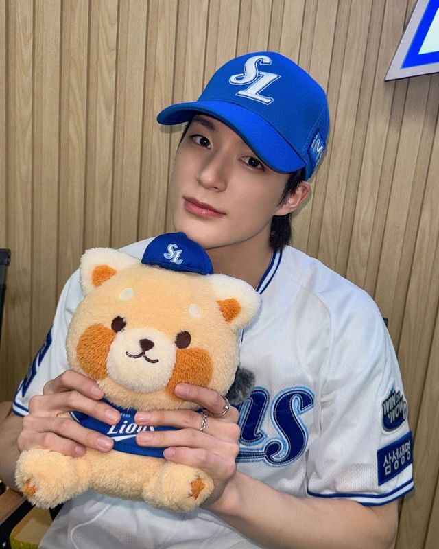 삼성 라이온즈 유니폼을 입은 NCT 제노