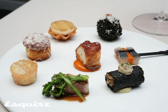 산타 바바라 와인에 페어링된 정식스페이스의 한식 카나페.