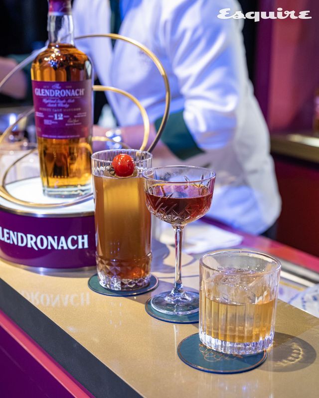  깊은 과일 향을 지닌 ‘더 글렉드로낙’으로 만든 칵테일. 