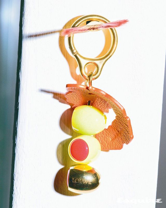 올리브 참 키링 81만원 로에베.