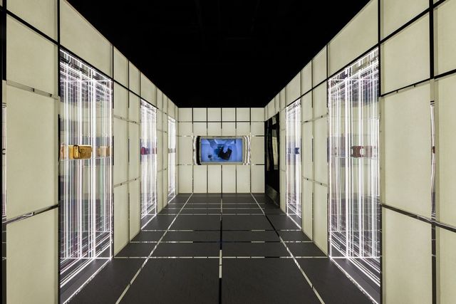 미술품과 영상의 조화가 돋보이는 첫 번째 전시 공간