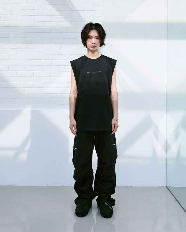 크루 넥 슬리브리스 7만8000원 코스트퍼킬로.