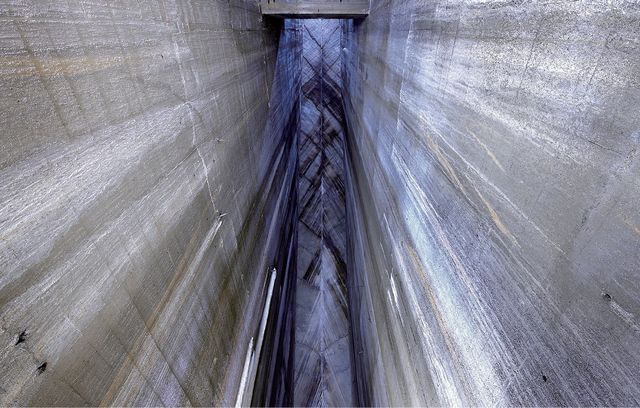 스위스 베른 지역에 있는 그림젤 수력발전소. 발전소는 관광지가 되었으며, 주변에는 방문객들을 위한 3개의 호텔이 생겼다. 