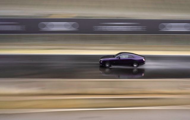 지난 3월 바르셀로나 외곽 파르크모터 서킷(Parc Motor Circuit)에서 있었던 고속주행 시승 현장. 제로백 4.3초라는 폭발적인 가속력을 경험할 수 있었던 스피리티드 모드 주행, 그 아찔함이 사진에서 다시 한번 느껴진다.