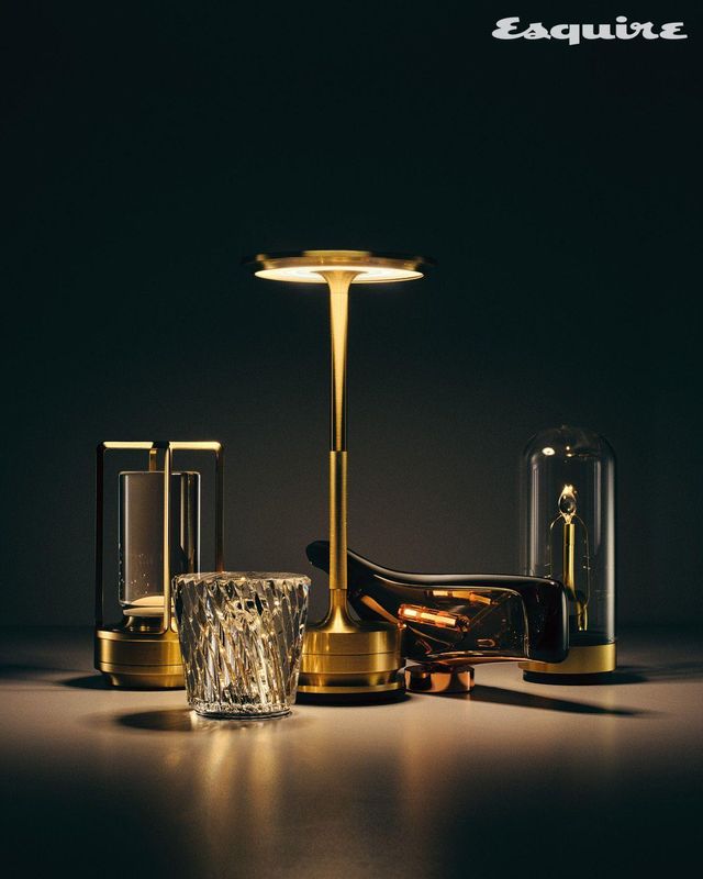 (왼쪽부터) 턴 플러스 브라스 129만원, 엑스탈 비크룩스 75만원, 턴 브라스 119만원, 캐설럿 다크 그레이 87만원, 힘 골드 67만원 모두 앰비언텍 by 원더라움.