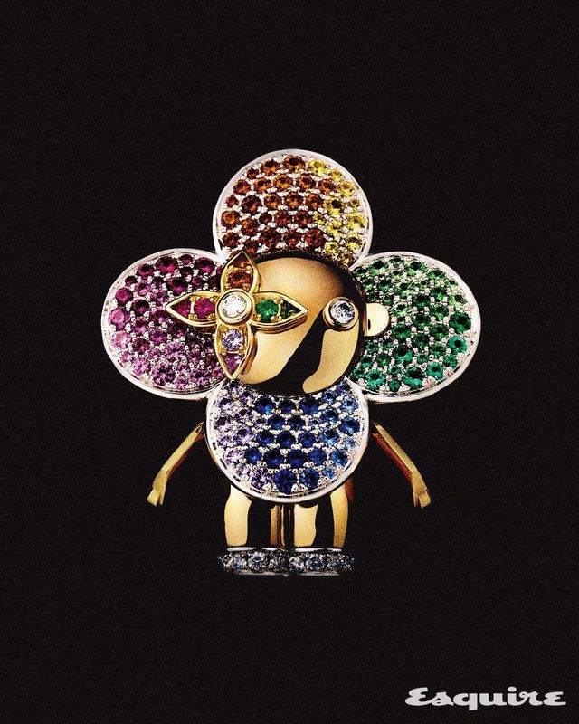 에메랄드와 사파이어, 루비, 가닛 등 154개의 컬러 젬스톤을 화려하게 세팅한 비비엔 레인보우 펜던트 루이 비통.