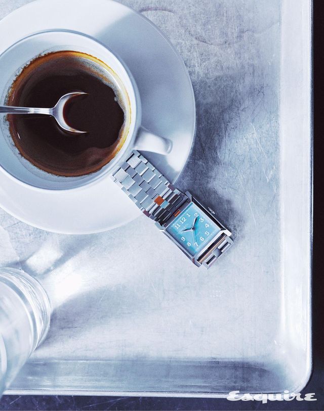 27mm 스퀘어 스틸 케이스에 티파니 블루 래커 다이얼을 매치한 티파니 유니온 스퀘어 워치 가격 미정 티파니.