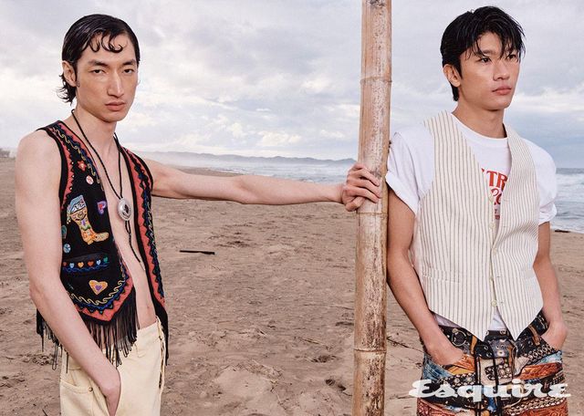 (왼쪽부터) 프린지 웨스턴 베스트 17만9000원, 볼로 타이 4만9000원 모두 마칭드럼스. 팬츠 가격 미정 루이 비통. 스트라이프 베스트 가격 미정 셀린느 옴므. 톱 5만원대 리바이스. 벨트 프린팅 데님 팬츠 115만원 아크네 스튜디오. 벨트 에디터 소장품.