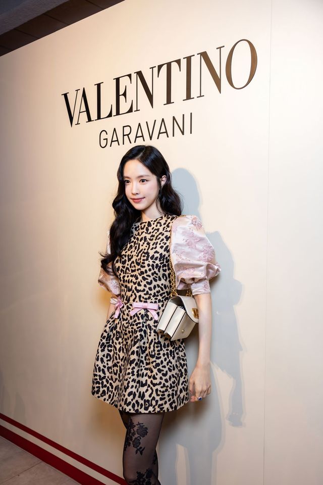 메종 발렌티노 2025 가을 컬렉션 팝업, 손나은