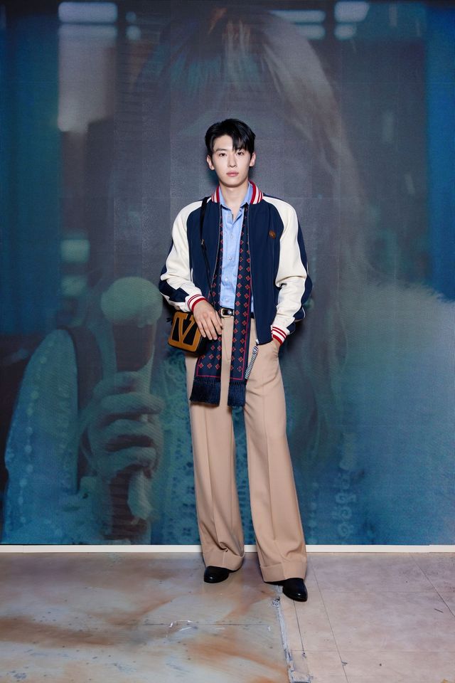 메종 발렌티노 2025 가을 컬렉션 팝업, 덱스