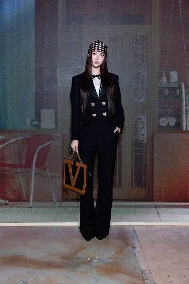 메종 발렌티노 2025 가을 컬렉션 팝업, 아일릿 윤아