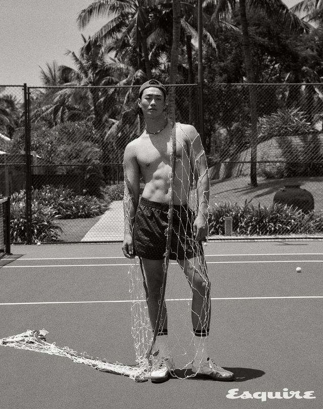 테니스 볼 프린트 쇼츠 가격 미정 라코스테 패션쇼. 자수 엠블럼 볼캡 7만9000원, 백슬램 스니커즈 12만9000원, 삭스 가격 미정 모두 라코스테. 