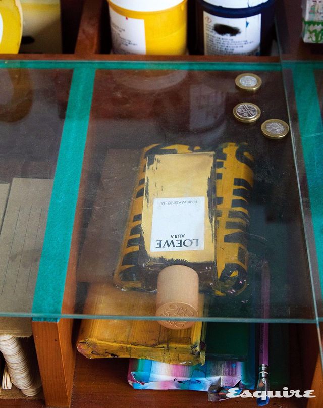 베르가모트와 오렌지 블라섬이 조화를 이루는 로에베 아우라 핑크 매그놀리아 오 드 퍼퓸 100mL/27만4000원 로에베.