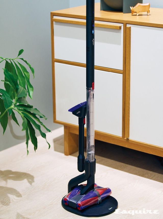 두께 38mm, 무게 1.8kg의 본체 속에 놀라운 기능들을 품은 펜슬백 플러피 콘. 