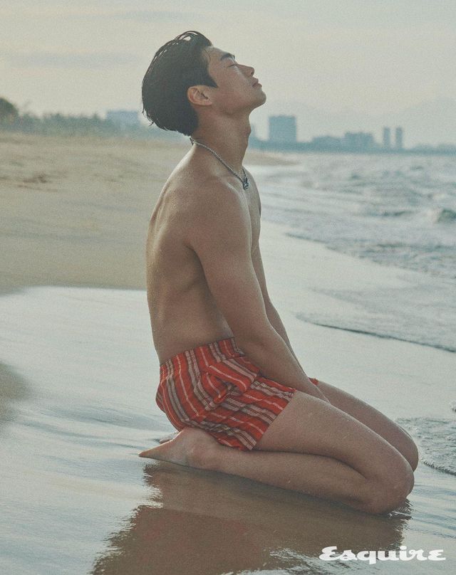 스트라이프 스윔 팬츠 100만원대 펜디. 팔라듐 네크리스 가격 미정 에르메스. 