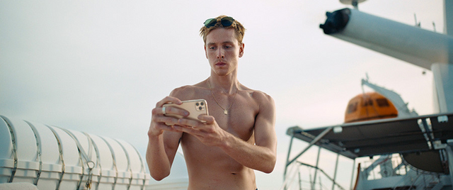 해리스 딕킨슨 (Harris Dickinson) 