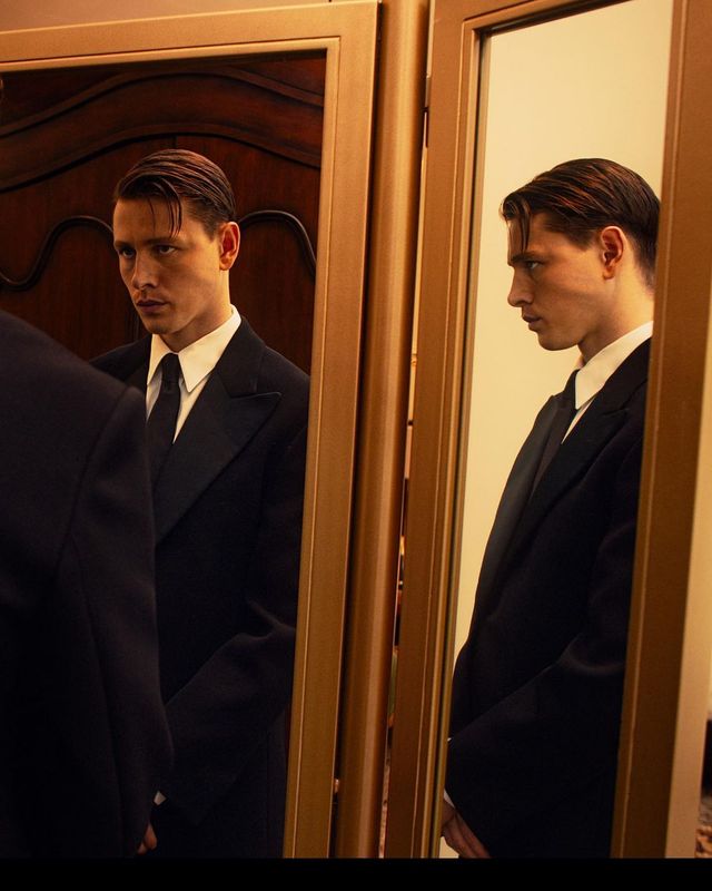 해리스 딕킨슨 (Harris Dickinson) 