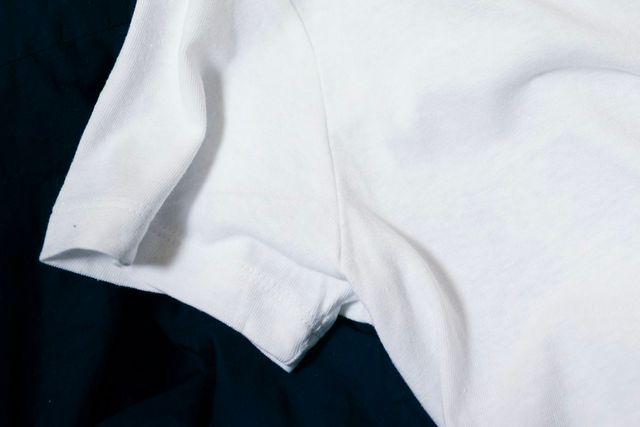 외출 후 옷의 암홀 부분 소독해 주기/ 출처 언스플래쉬