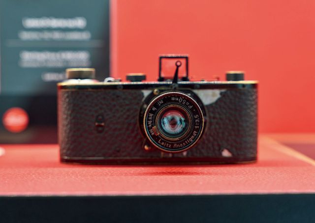 1923년 제작된 라이카 I의 프로토타입 중 하나인 0 시리즈 N.112. 720만 유로에 낙찰되었다. 