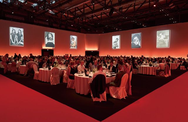 베츨라어의 대형 행사장 부데루스 아레나에서 열린 갈라 이벤트 전경. 