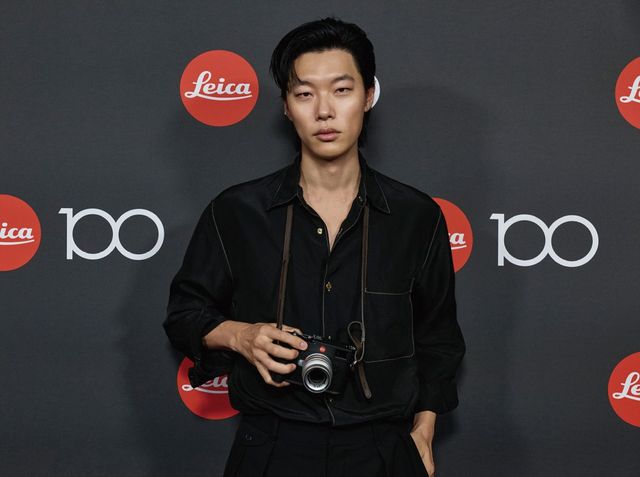오래도록 라이카 M과 Q 시리즈 카메라를 사용해온 것으로 알려진 배우 류준열도 라이카 패밀리로 라이카 카메라 100주년 행사에 초청되었다. 