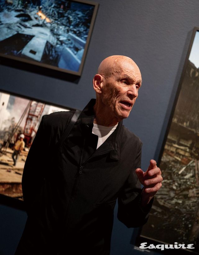 열정적인 사진예술 애호가들을 마주한 조엘 메이어로위츠는 직접 자신의 작품을 하나하나 설명하며 전시 가이드를 자처했다. 