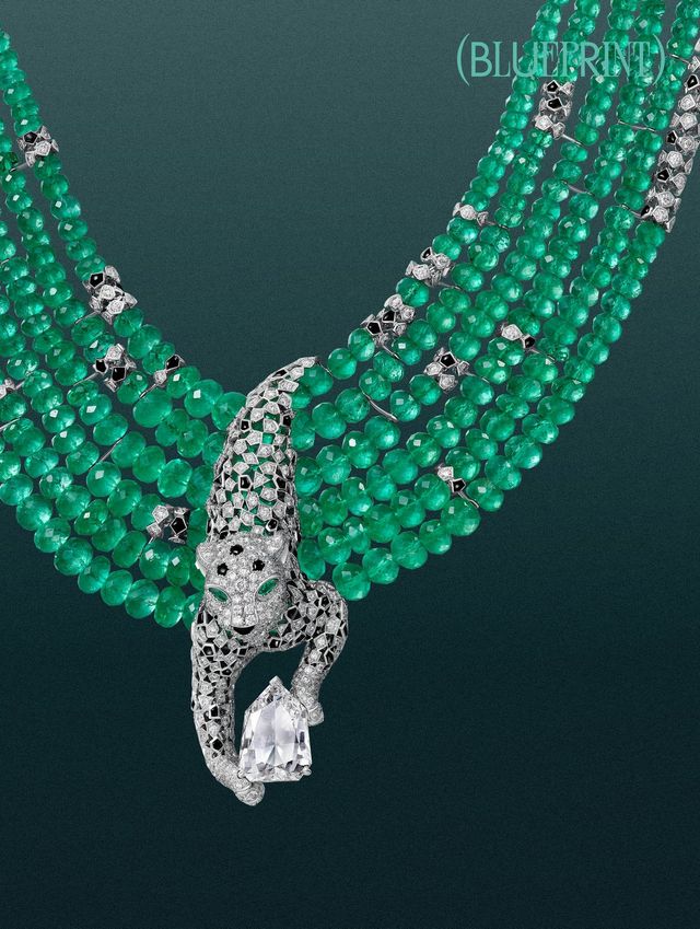 오닉스, 에메랄드, 다이아몬드로 장식한 팬더 오티브와 콜롬비아산 에메랄드 비즈가 생동감 있는 앙 에킬리브르 팬더 덩틀레 네크리스 까르띠에.