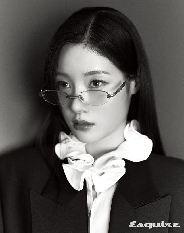 재킷 YCH. 안경 젠틀몬스터.