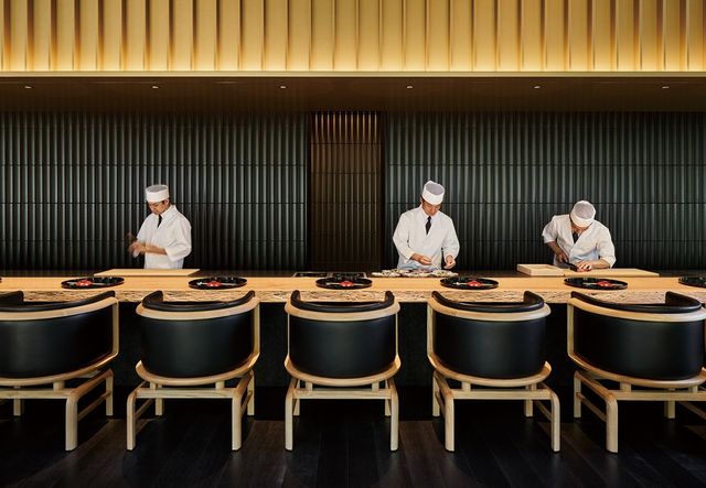 오마카세 테이스팅 메뉴를 선보이는 일식 레스토랑 ‘타카-안’. 