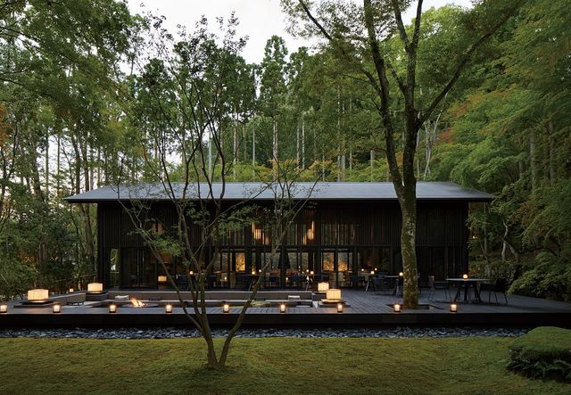 아만 교토의 대표 다이닝 공간 ‘더 리빙 파빌리온 바이 아만’.