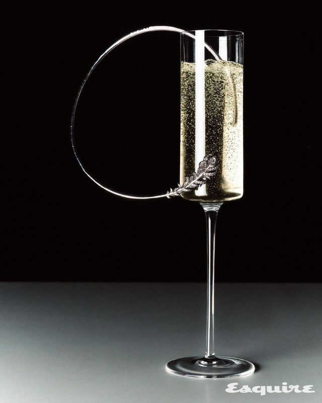 공작 깃털에서 영감 받아 로즈 컷 다이아몬드를 세팅한 플륌 드 펑 화이트 골드 네크리스 5000만원대 부쉐론.