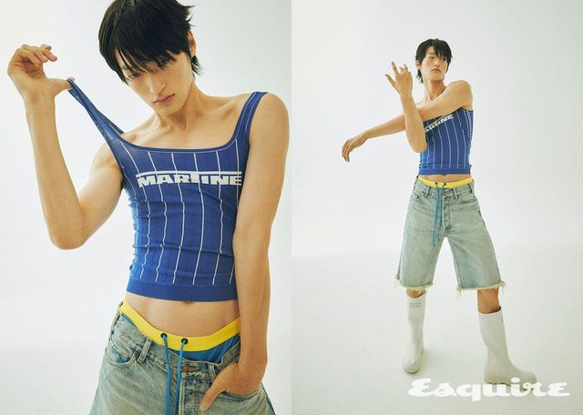 슬리브리스 톱 가격 미정 마틴 로즈. 데님 쇼츠 가격 미정 셀린느. 레인부츠 20만9000원 헌터. 브리프 에디터 소장품. 