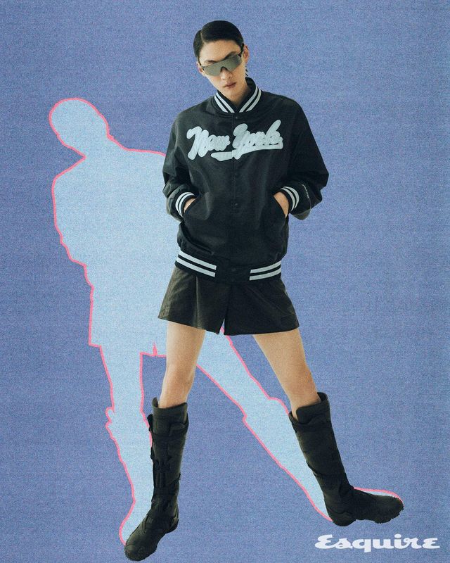 바서티 재킷 72만원대, 레더 쇼츠 54만원대 모두 코치. 부츠 가격 미정 푸마. 선글라스 30만원대 오클리.