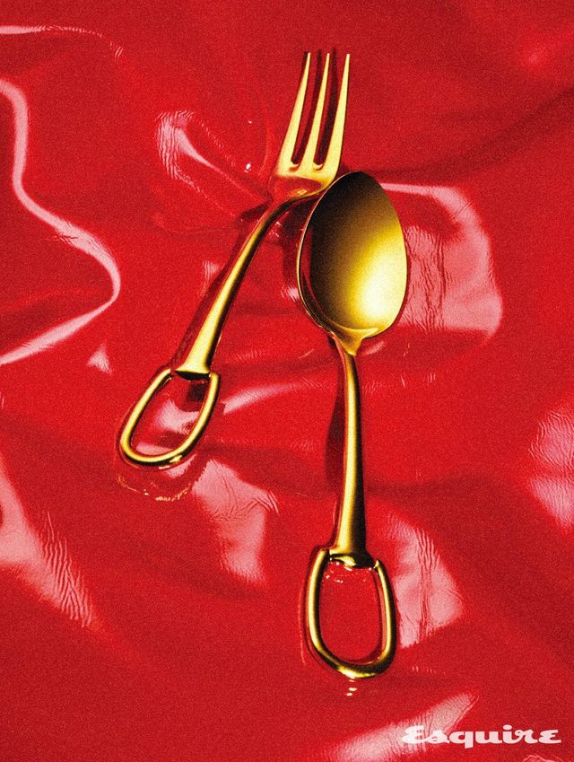 마차 안장 열쇠를 닮은 손잡이가 달린 포크, 스푼 모두 가격 미정 에르메스.