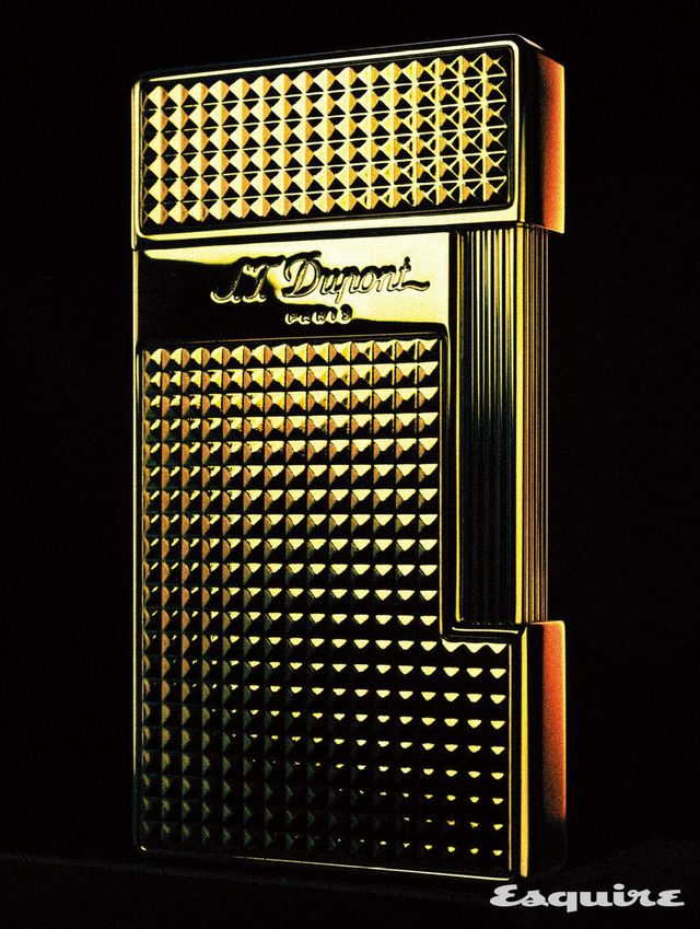 입체적인 문양이 돋보이는 뉴 프리미엄 젯 슬리미 라이터 78만원 에스.티.듀퐁.