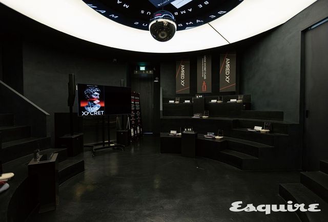 에스콰이어 클럽 행사가 열린 엠레드 XY 실내.