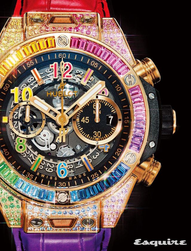 48개의 바게트 컷 컬러 젬스톤을 세팅한 베젤과 162개의 보석으로 완성한 케이스가 시선을 사로잡는다. 빅뱅 유니코 킹 골드 레인보 워치 1억4000만원대 위블로. 