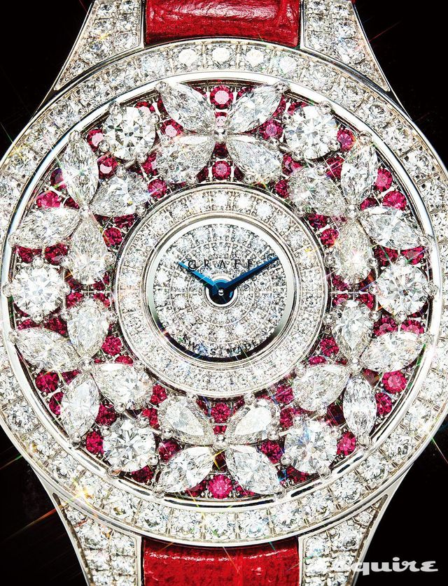 루비를 빼곡하게 세팅한 다이얼 위에 다이아몬드 나비 장식을 얹어 화려함을 극대화했다. 클래식 버터플라이 루비 & 다이아몬드 워치 가격 미정 그라프. 