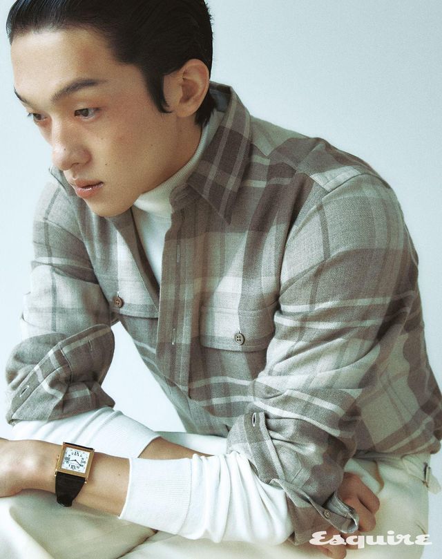 플레이드 셔츠 240만원대, 톱 가격 미정, 팬츠 110만원대, 시계 2500만원대 모두 랄프 로렌 퍼플 라벨. 