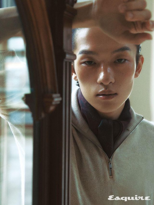 니트 240만원대, 스카프 가격 미정 모두 랄프 로렌 퍼플 라벨. 